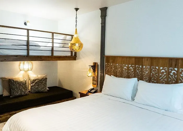 Tints Of Blue Hotel 3*